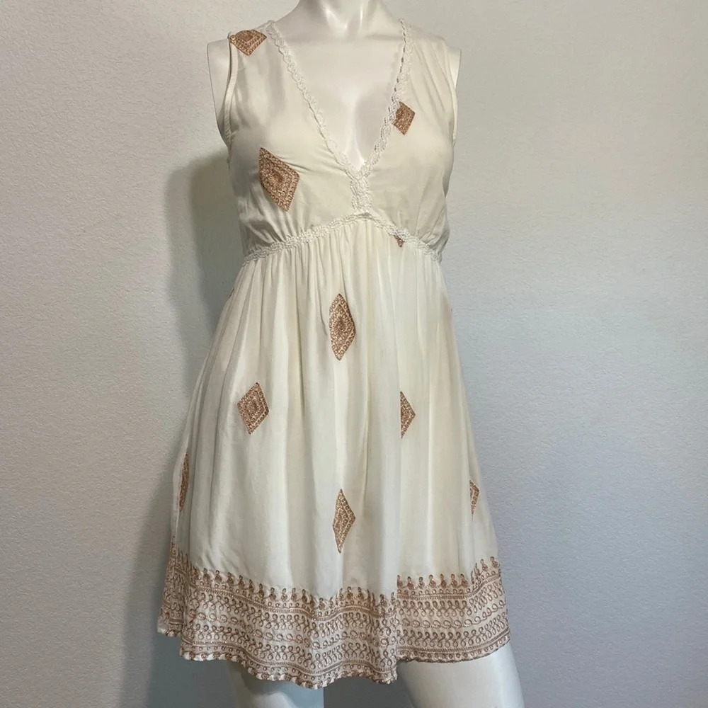 Chelsea & Violet Cream & Rose Gold Embroidered V-Neck Sleeveless Mini Dress XS